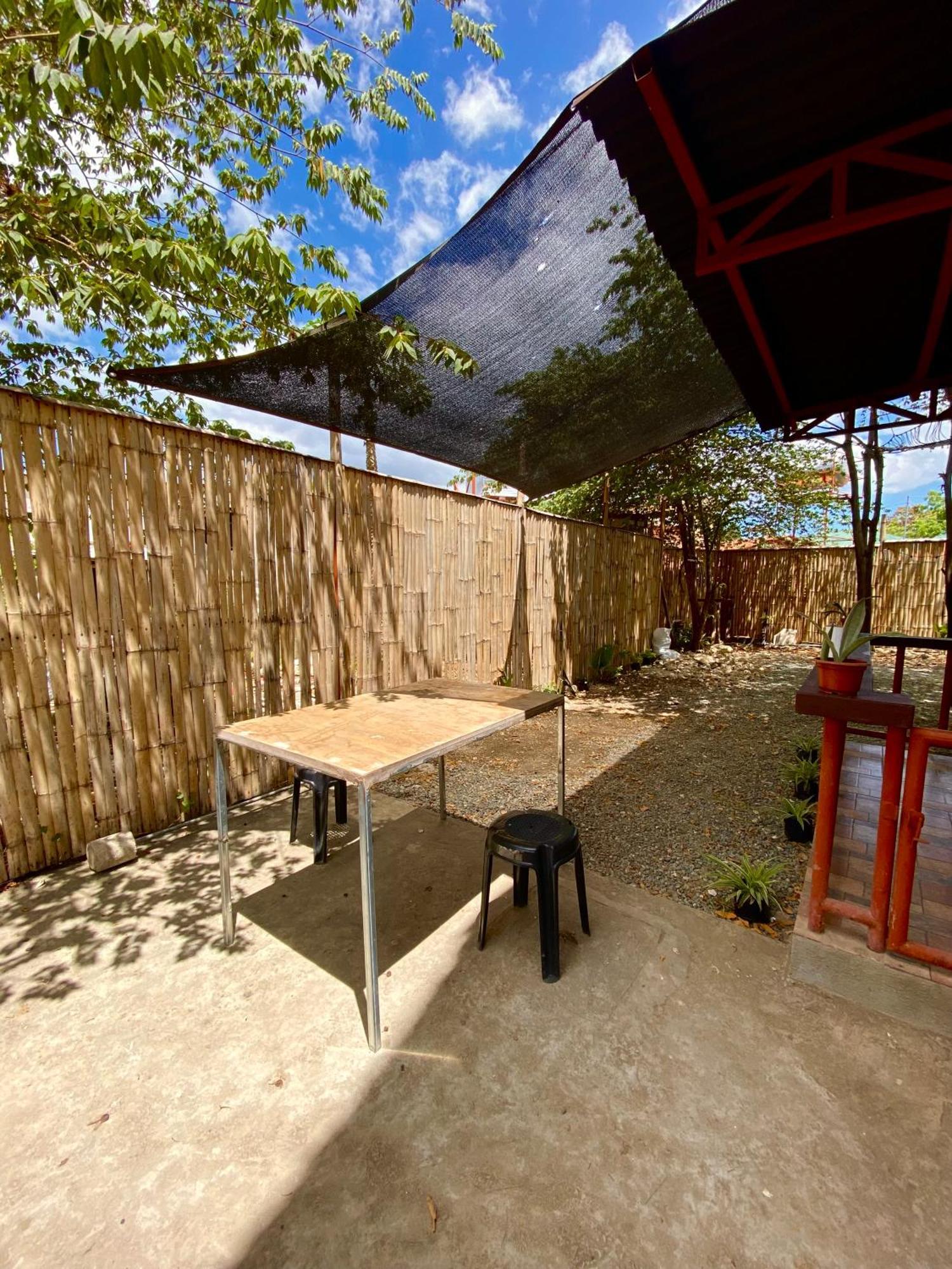 Moalboal Panagsama Beach Topbudz Hostel Bagian luar foto
