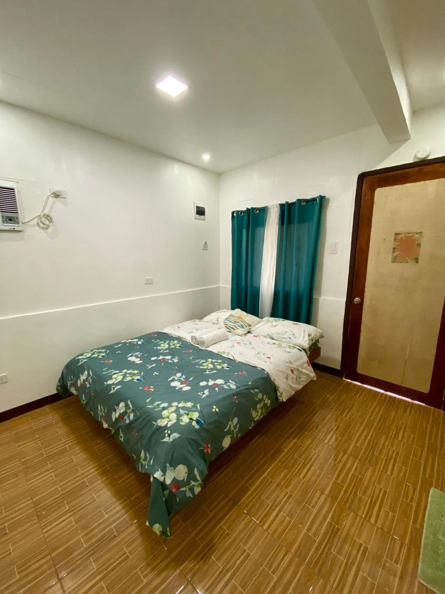 Moalboal Panagsama Beach Topbudz Hostel Bagian luar foto