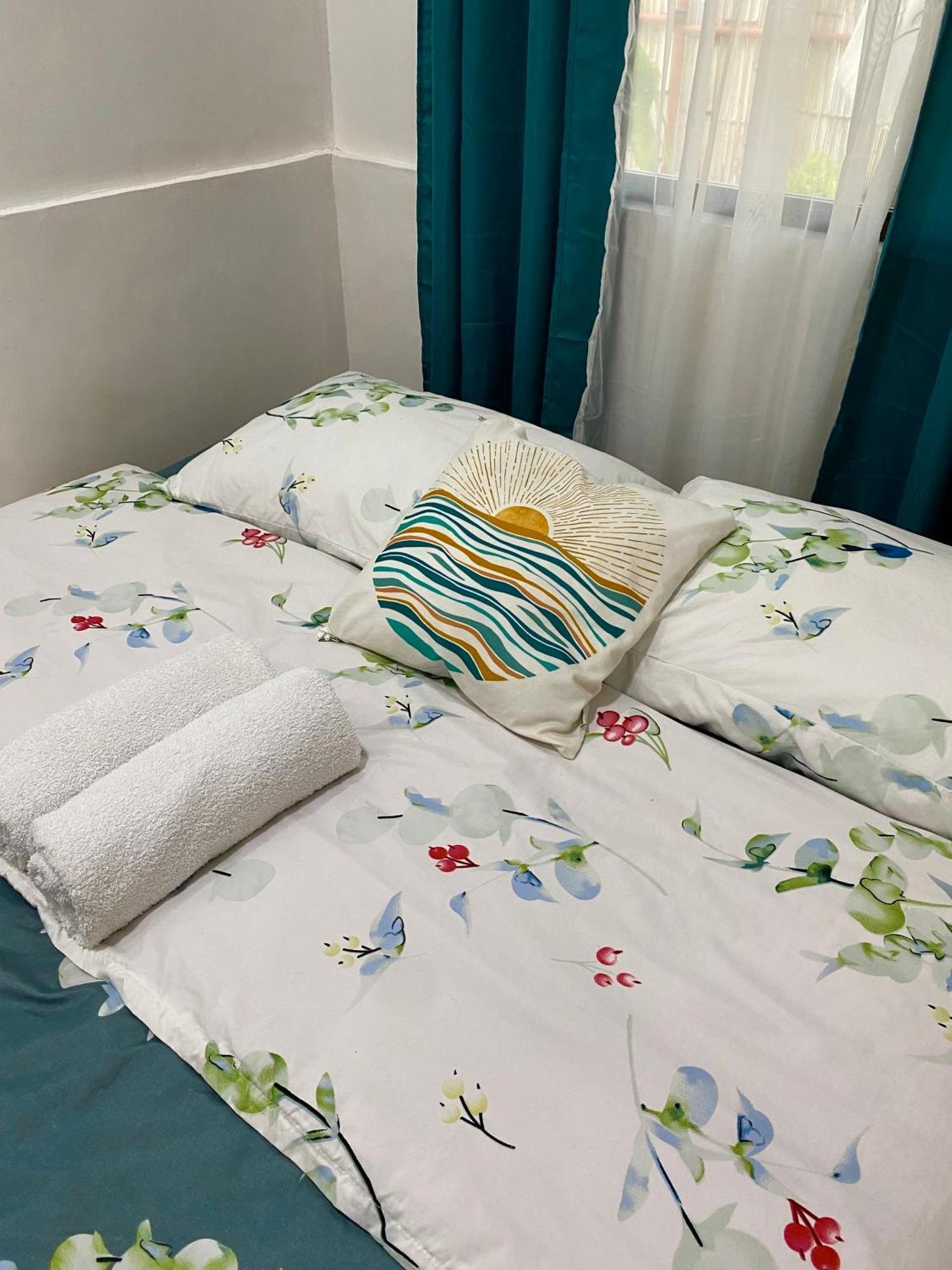 Moalboal Panagsama Beach Topbudz Hostel Bagian luar foto