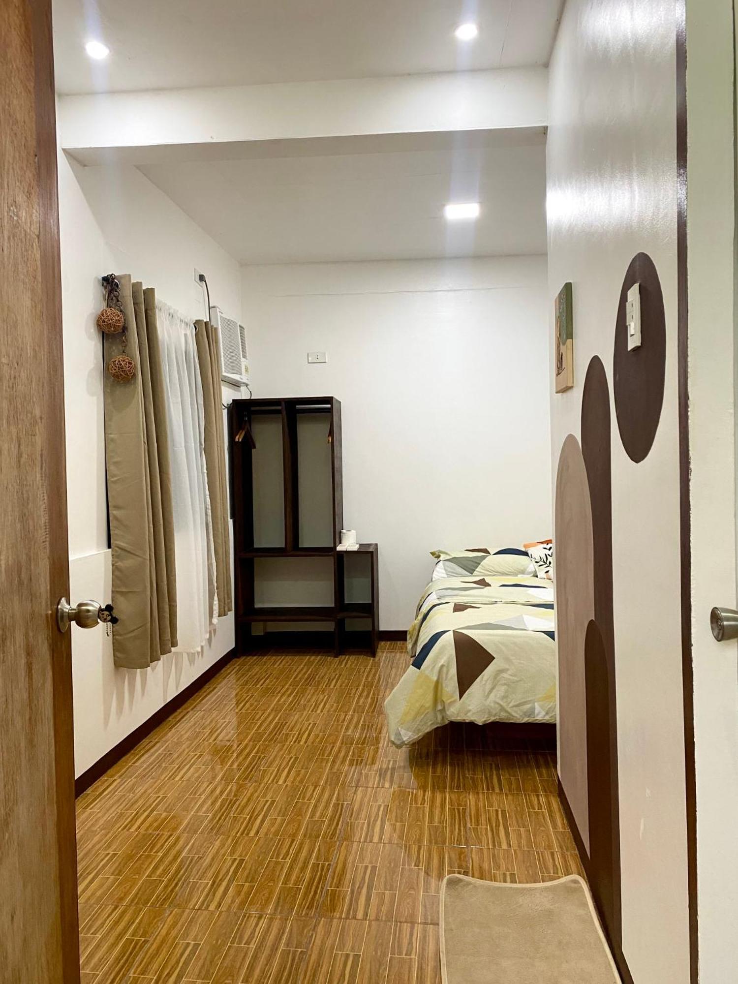 Moalboal Panagsama Beach Topbudz Hostel Bagian luar foto