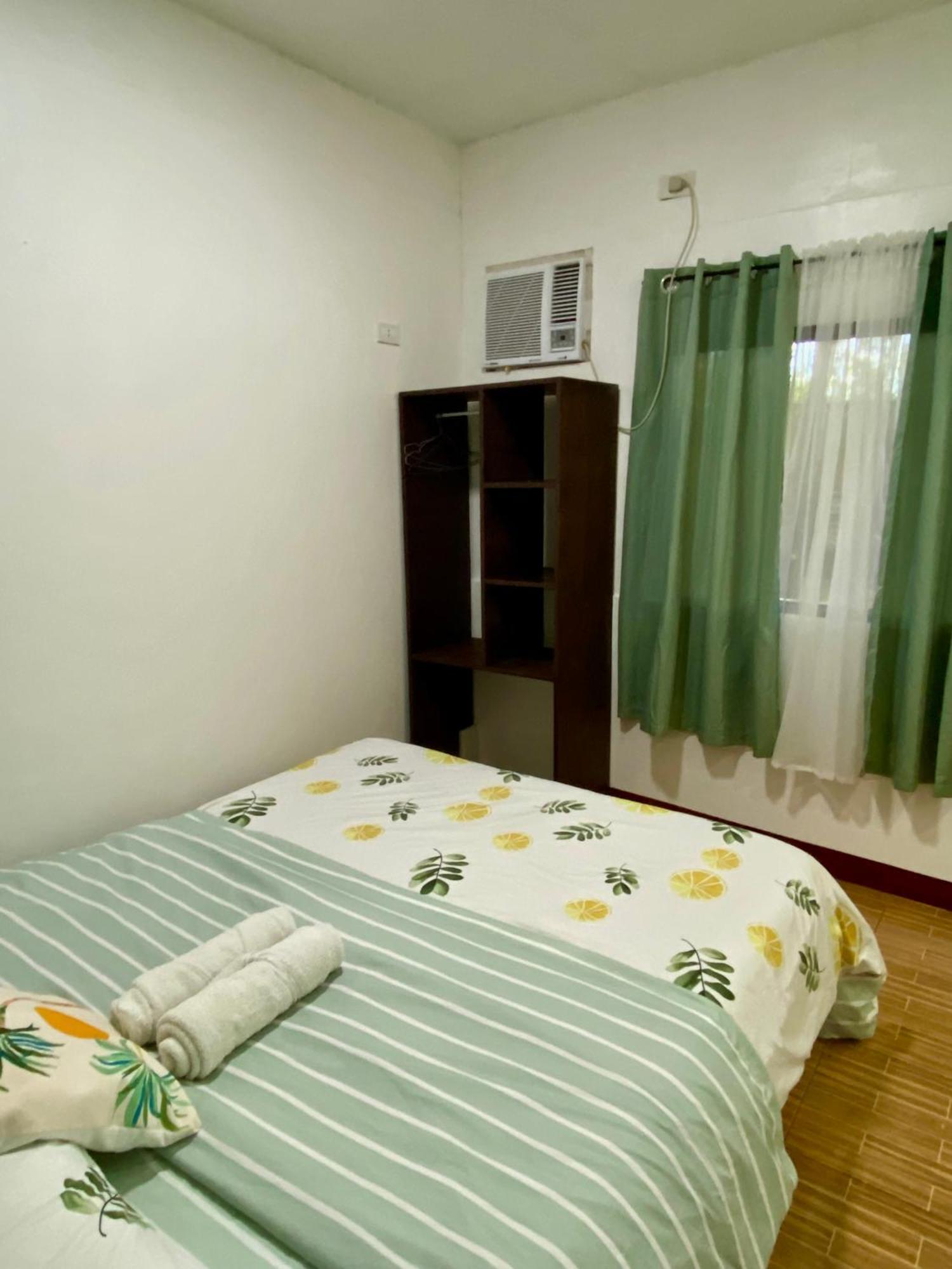 Moalboal Panagsama Beach Topbudz Hostel Bagian luar foto