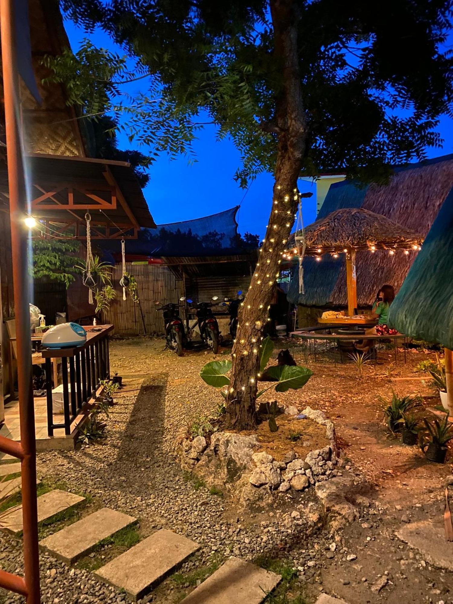 Moalboal Panagsama Beach Topbudz Hostel Bagian luar foto
