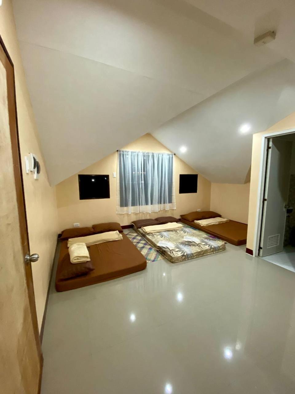 Moalboal Panagsama Beach Topbudz Hostel Bagian luar foto
