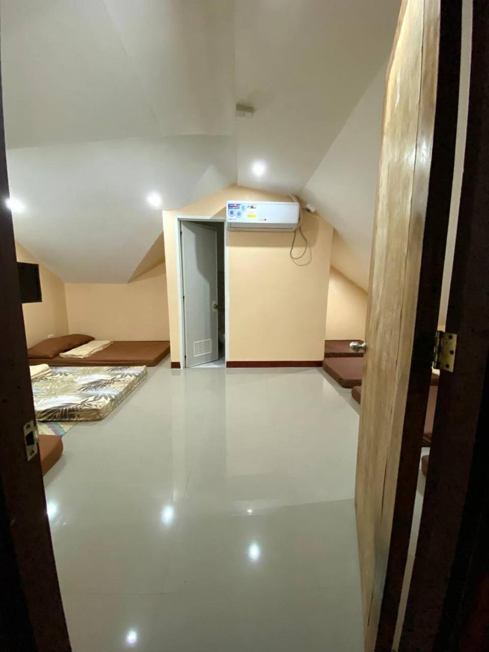 Moalboal Panagsama Beach Topbudz Hostel Bagian luar foto