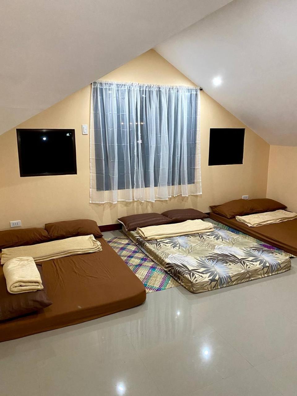 Moalboal Panagsama Beach Topbudz Hostel Bagian luar foto