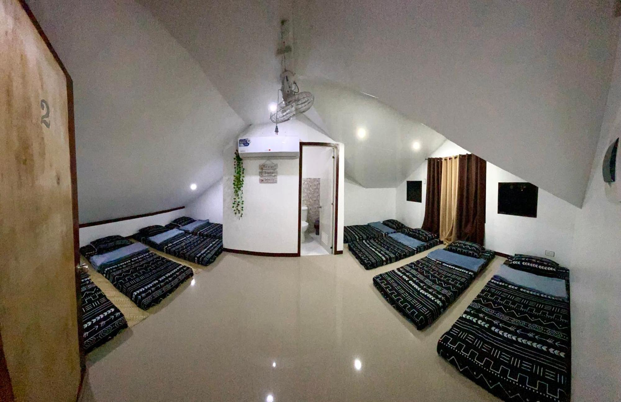 Moalboal Panagsama Beach Topbudz Hostel Bagian luar foto